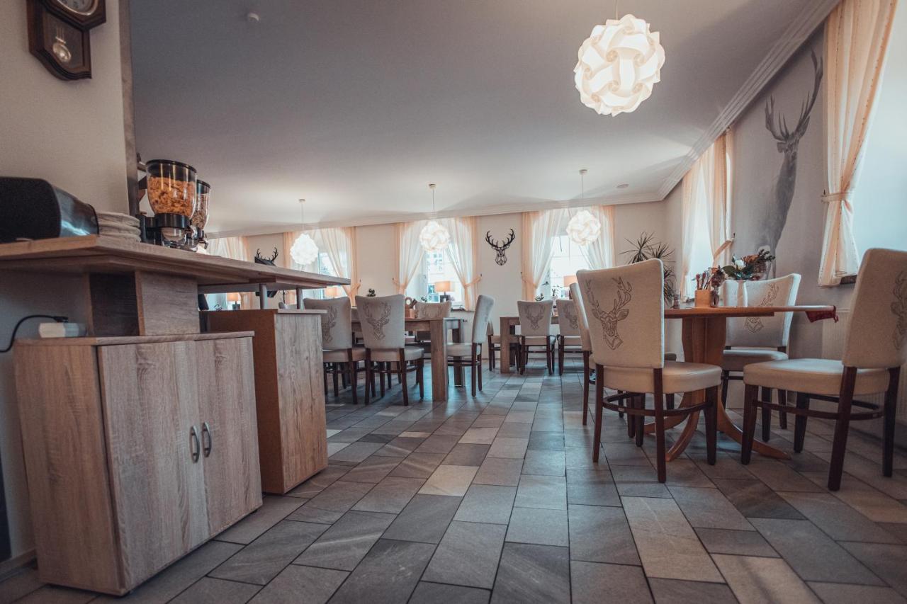 Gasthof Und Hotel Roter Hirsch Claussnitz Exterior photo